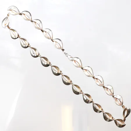 Collier från Guldfynd, längd 45cm, bredd 12,6mm, 925/1000 silver. Vikt: 43,2 g