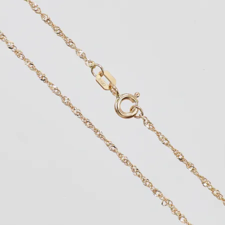 Kedja Singapore längd: ca 42,5cm bredd: ca 1mm GHA 18K Vikt: 1,8 g