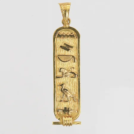 Hänge med hieroglyfer, höjd inkl. ögla 48mm, bredd 11mm, arabiska stämplar, 18K Vikt: 3,1 g