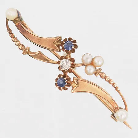 Brosch med gammalslipad diamant 1xca0,05ct, fröpärlor och troligen safirer, längd 37mm, bredd 11mm, 14K Vikt: 2,6 g
