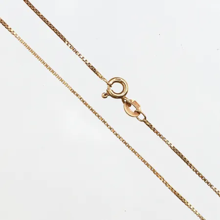 Kedja venezia, längd ca 45cm, bredd ca 0,9mm, 18K. Vikt: 2,8 g
