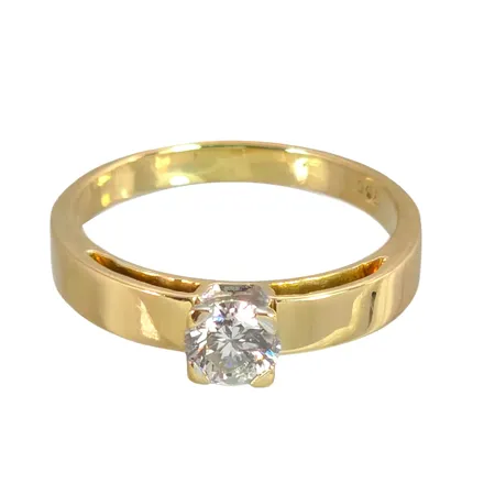 Diamantring i 18K guld, Diamant 0,50ct, cirka Top Crystal (I) / P1, stl:18½ mm, bredd 2,5 - 5,2 mm Vikt: 4,4 g