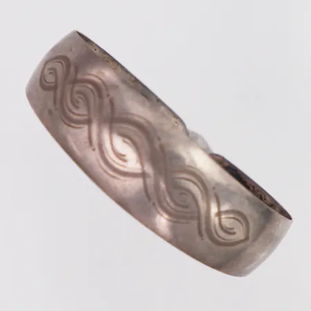 Armband dekor ca 52x60mm bredd 12-19mm, finska stämplar, 813/1000 silver  Vikt: 15 g