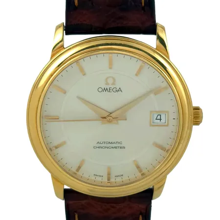 Herrur Omega De Ville Prestige, 18K guld, Ø35 mm, automatisk, kaliber 1120, chronometer, referensnummer 4600.31, serienummer 80304587, gravyr: namn + 2002, universal skinnband, ostämplat cert, chronometercert, manual, box (färgbortfall), fint skick Vikt: 50,9 g