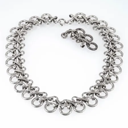 Collier längd 40cm bredd 22,5mm, extra länkar ca 3cm medföljer, stämplad E9 (1955), SPN (Guldsmed S Petersson i Söderhamn AB, Bollnäs), S, kattfot, silver 138,3g.
