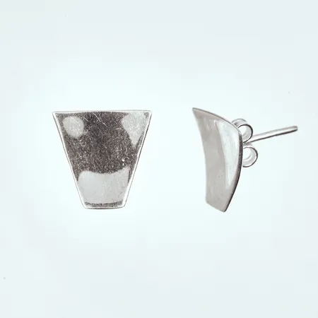 Örhängen längd: 13mm bredd: 5-12mm, silver 925/1000  Vikt: 2,2 g