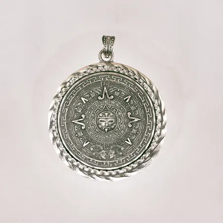 Hänge i Aztek/Mexikansk stil Ø55mm, 925/1000 Silver Vikt: 41,1 g