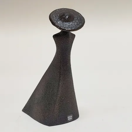 Skulptur Madame ur serien Catwalk Kjell Engman Kosta Boda, höjd ca 17,5cm, glas, ref 7090737.