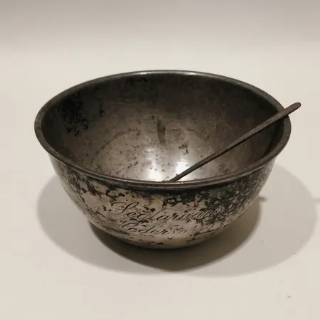 Skål en sked gravyr defekt silver 64,7g Vikt: 64,7 g