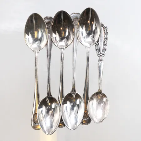 6 kaffeskedar, längd 10-11cm, 830/1000 silver. Vikt: 80,8 g