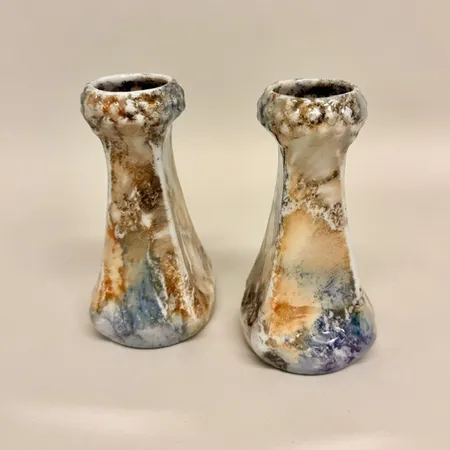 Ett par vaser höjd 13cm, Arabia Finland, ca 1928-32, märkt AAA 207, lysterglasyr, keramik Skickas med paket.
