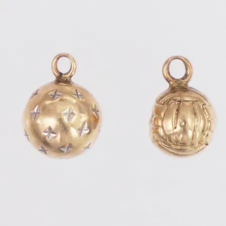 2 hängen längd ca 10mm saknar hängöglor 18K Vikt: 1,4 g