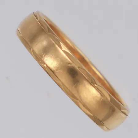 Ring stl:15¾, bredd 4mm, Schalin, 18K Vikt: 2,9 g