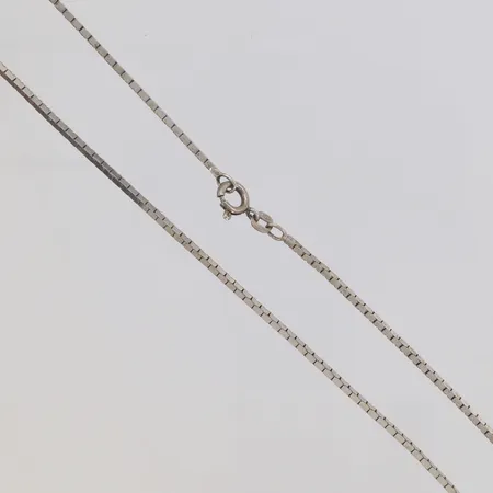 Collier, halvstelt längd 70cm bredd 1,3mm, 925/1000 silver Vikt: 12,6 g