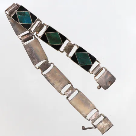 Armband med lapis lazuli blåa och gröna, längd 17cm, bredd 10,3mm, 830/1000 silver.  Vikt: 15,6 g
