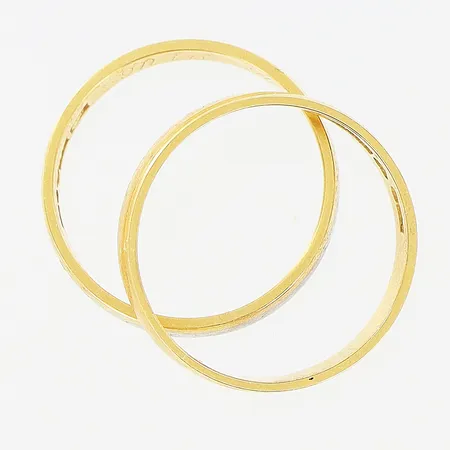 2 ringar släta, gravyrer/slitage, 18K Vikt: 6,4 g