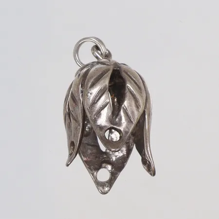 Hänge i form av blomma 17x29mm silver  Vikt: 4,6 g
