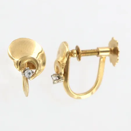 Ett par örhängen med vit sten, 18x6mm, skruvlås, 18K Vikt: 1,9 g