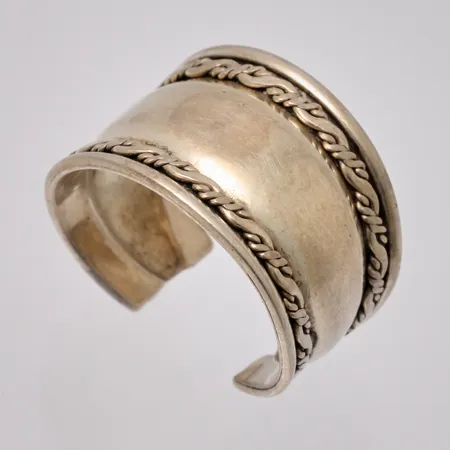 Ring i silver, stl, 19, öppen skena, bredd 9-15,5mm, 925/1000, vikt 4,6g.