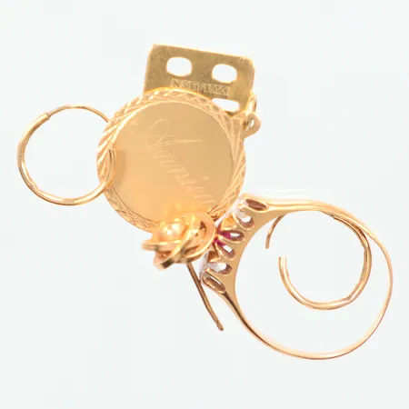 Parti guld defekt, 18k  Vikt: 6 g