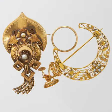 Diverse guld, personlig gravyr, defekt, små pärlor, 18K, bruttovikt 20,8g Vikt: 20,8 g