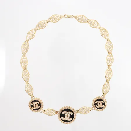 Collier med svarta och vita stenar, längd 52 cm, bredd 15 - 30 mm, stenar saknas, 14K, Bruttovikt: 55,83gram, OBS! ej märkesdesign. Vikt: 55,8 g