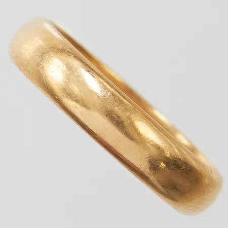 Ring, slät, Ø18½, bredd: 4,3mm, personlig gravyr, svenska stämplar, 18K Vikt: 4,7 g