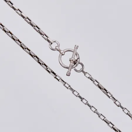 Kedja längd ca 44cm, bredd ca 2mm, silver Vikt: 6,9 g