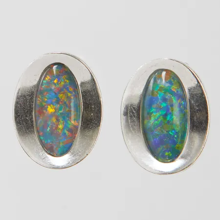 Ett par örhängen med opaltripletter, ca 15x12mm, vitguld, 14K Vikt: 7 g