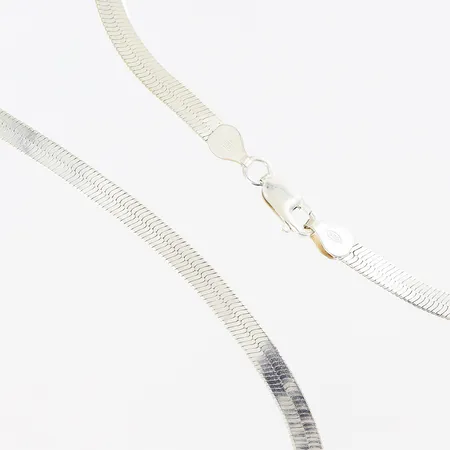 Collier manglad länk, 45,5cm, bredd 5mm, GHA, 925/1000 silver Vikt: 14,2 g