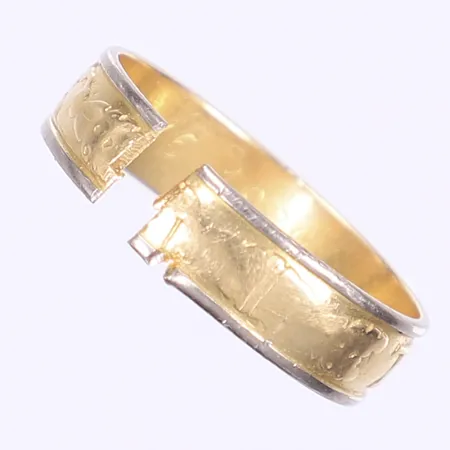 Ring defekt 18K Vikt: 4,8 g Vikt: 4,8 g