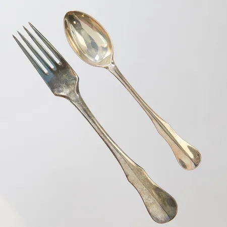 1 Kaffesked, längd: 117mm, 1 Dessertgaffel, längd: 140mm, modell: Fiolskaft, GAB, missfärgade, silver, 830/1000 Vikt: 53,5 g