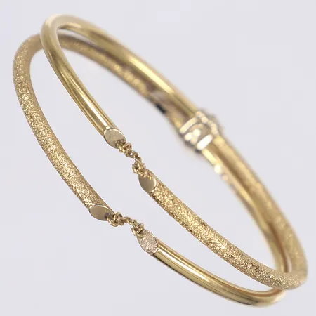 Armring med säkerhetskedja Ø 6cm bredd 6-13mm 18K Vikt: 9,2 g Vikt: 9,2 g