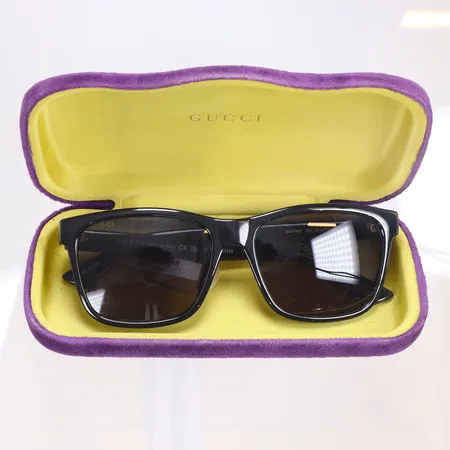 Ett par solglasögon, Gucci R30L102330, smärre bruksslitage, etui