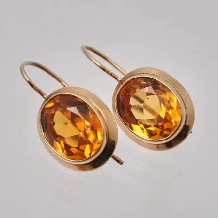 1par örhängen i 14K guld, mått 10,7x21,6mm, 1par orangea stenar, mått 8x10mm, bruttovikt 2,76g, ca nettovikt 1g.