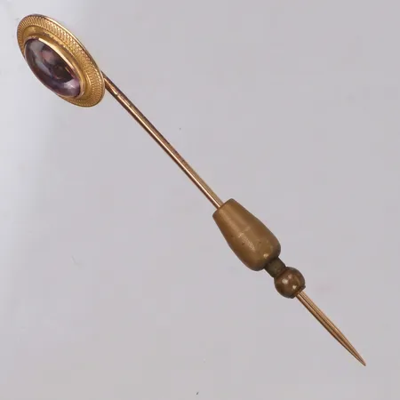 Nål med ljuslila sten, stopp ej guld. Bruttovikt 2,9g Vikt: 2,9 g