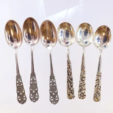 6 kaffeskedar i olika storlekar, gravyr, buckliga, silver Vikt: 63,8 g