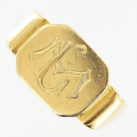 Klackring stl 16¾, monogramgravyr "ML" 18K Vikt: 6,6 g