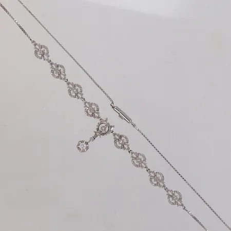 Collier med diamanter 11xca0,01ct, 1xca0,20ct, längd 50,5cm, bredd 1,1-8,4mm, smärre skevheter på lås, vitguld, 18K Vikt: 14,8 g
