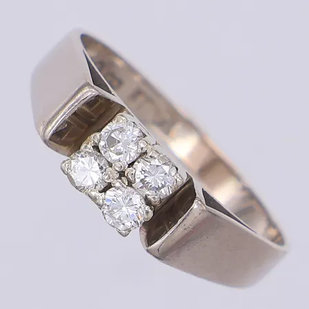 Ring diamanter 0,29ctv enligt gravyr, stl 16¼, gravyr, vitguld, Kå-Ce Guldsmedja, kattfot 18K Vikt: 3,1 g