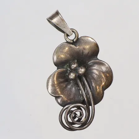 Hänge i form av blomma 20x39mm stämplad GK silver 830/1000 Vikt: 3,6 g