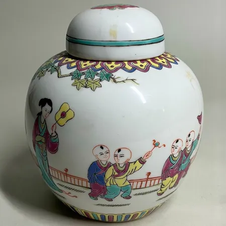 Bojan med lock från mitten av 1900-talet, 16cm hög, tejprester, stämpel  Vikt: 0 g