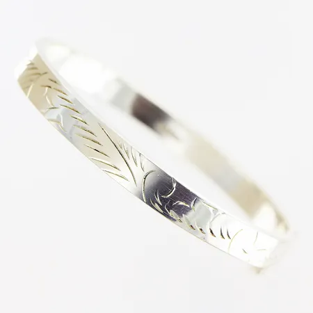 Armband stelt, mönstrat, innermått 56x60mm, bredd 7mm, GHA, 925/1000 silver Vikt: 12 g