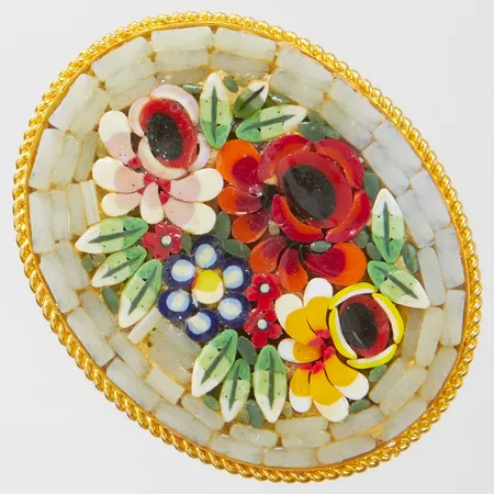 Brosch med mikromosaik, 39,6x31,7mm, oädel metall