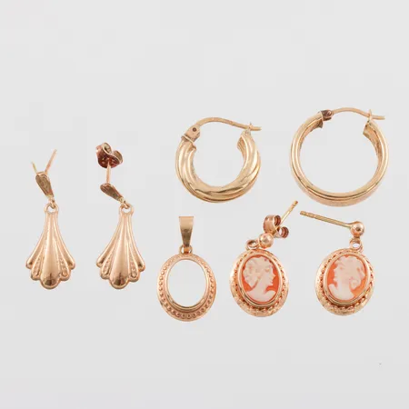 Diverse smycken udda och defekta 18k. Vikt: 5,8 g