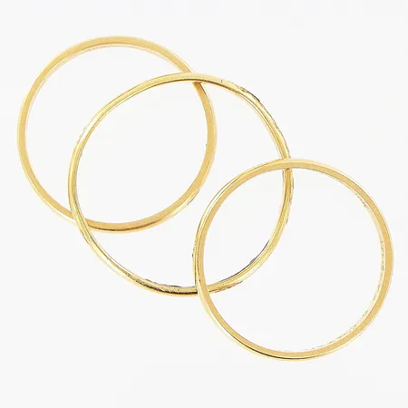 3 släta ringar, gravyr, skevheter, 18K Vikt: 5,2 g