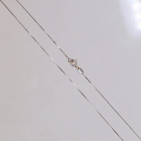 Kedja, längd ca 42,5cm, bredd 0,6mm, vitguld, 18K Vikt: 1,6 g