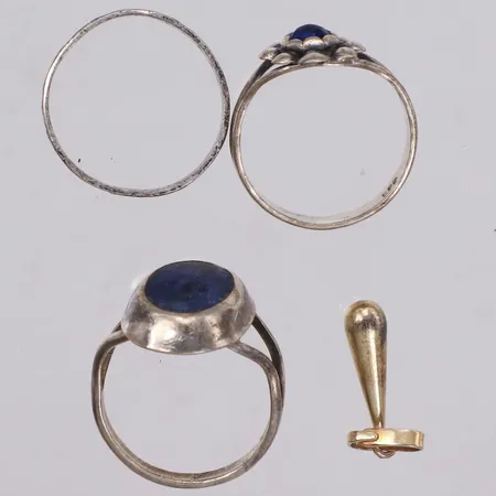 3 ringar, stl 16½, 1 Hänge, bucklor, 830-925/1000 silver Vikt: 6,5 g