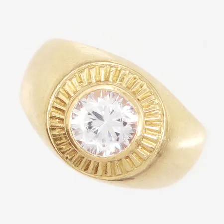 Klackring med vit sten stl 20½, bredd: 4-14mm, slitage på sten, 18K Vikt: 9,4 g