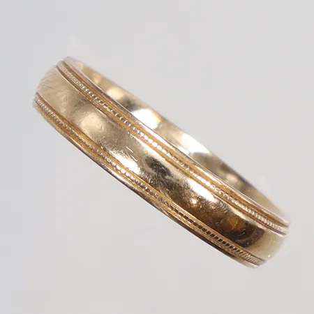 slät ring stl 16, gravyr, 18K Vikt: 3,6 g